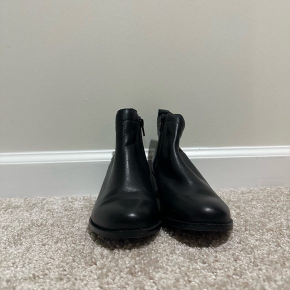Vionic Black Ankle Boots - Picture 1 of 6